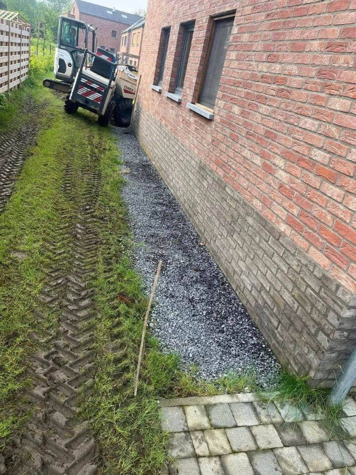 Terrasse carrelage / Parking image 1