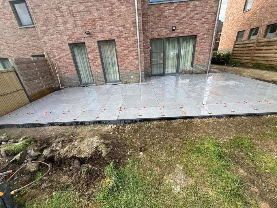 Terrasse carrelage / Parking image 6