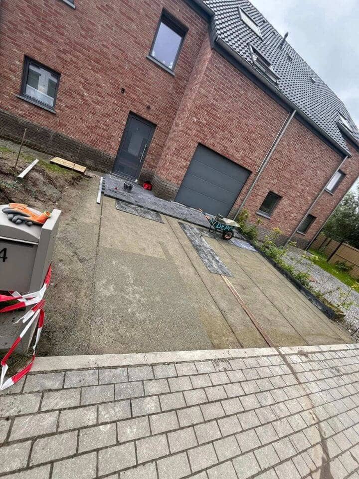 Terrasse carrelage / Parking image 8